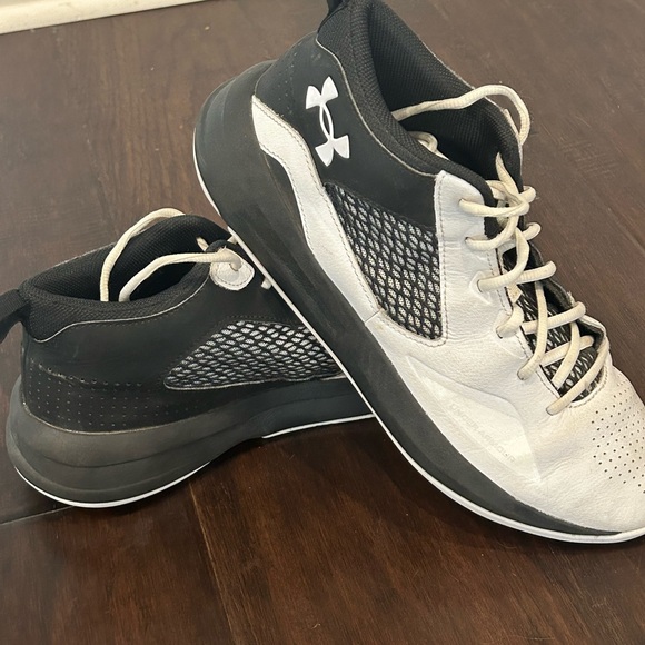 Under armour shoes - Picture 2 of 5